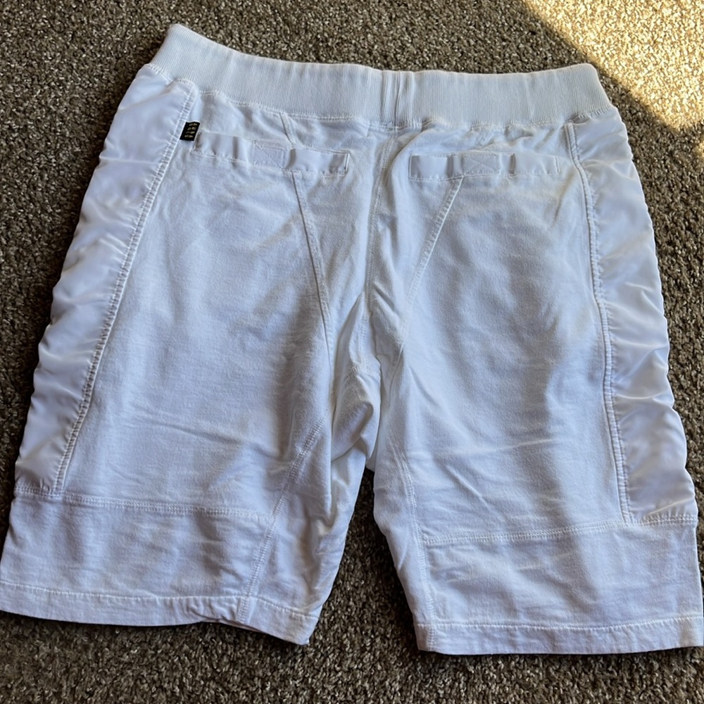 Aura Gold shorts Large - Picture 4 of 6
